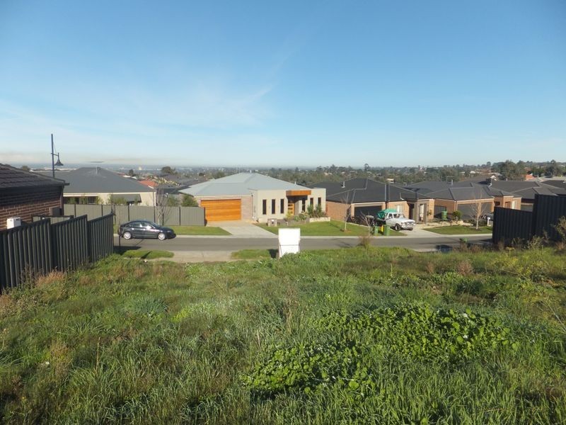 10 Victoria Place, Pakenham VIC 3810