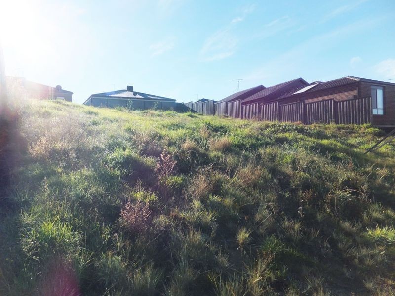 10 Victoria Place, Pakenham VIC 3810