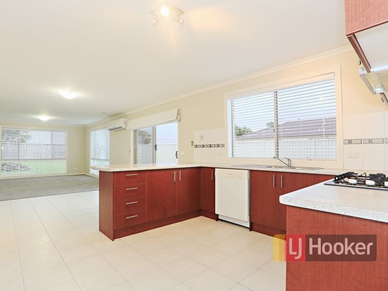11 Wonboyn Close, Pakenham VIC 3810