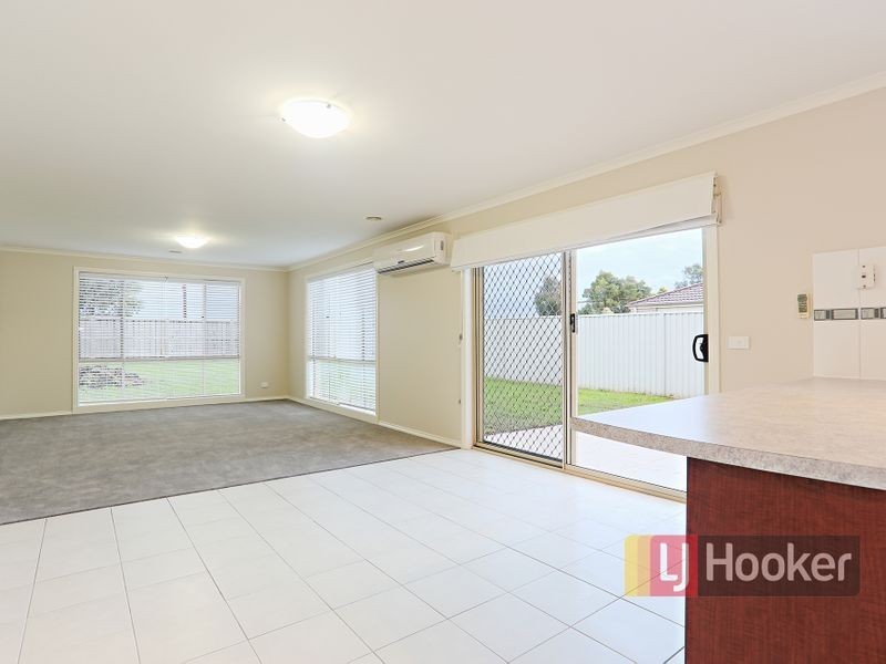 11 Wonboyn Close, Pakenham VIC 3810