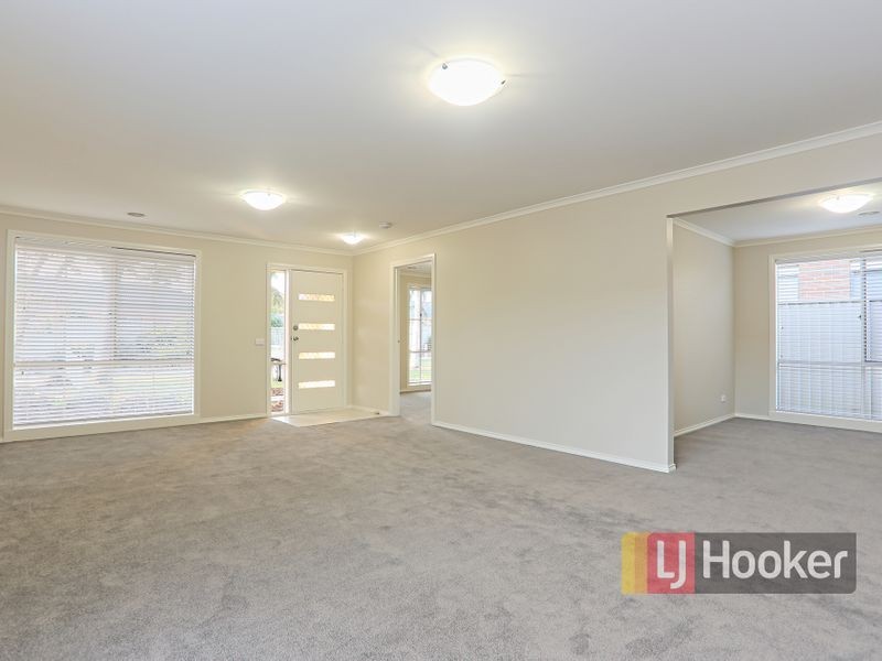11 Wonboyn Close, Pakenham VIC 3810