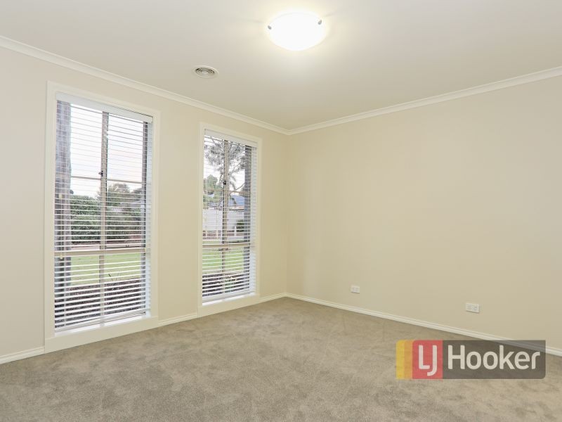 11 Wonboyn Close, Pakenham VIC 3810