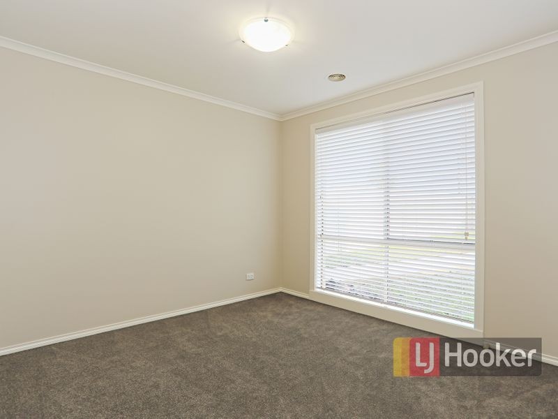 11 Wonboyn Close, Pakenham VIC 3810