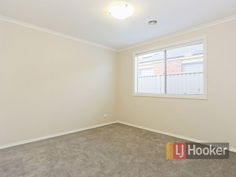 11 Wonboyn Close, Pakenham VIC 3810