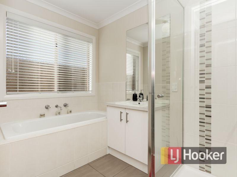 18 Spinebill Court, Pakenham VIC 3810