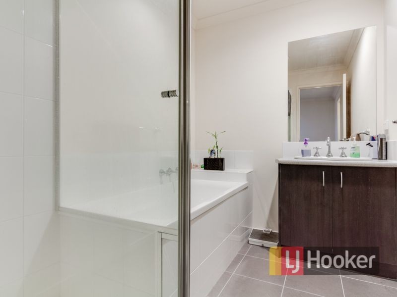 54 The Parkway, Pakenham VIC 3810