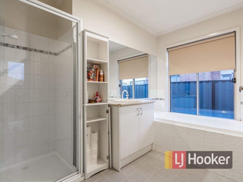 18 Killarney Crescent, Pakenham VIC 3810