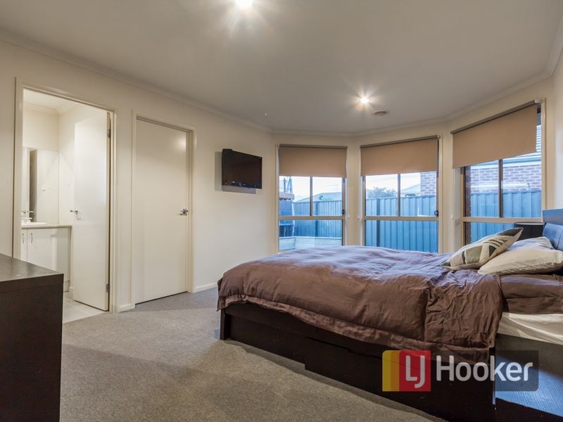 18 Killarney Crescent, Pakenham VIC 3810