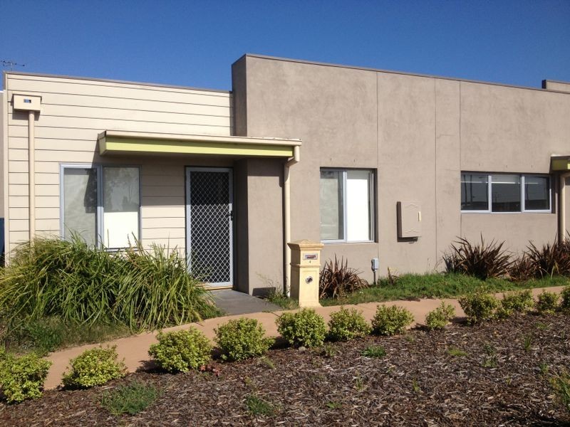 4 Acorn Lane, Pakenham VIC 3810