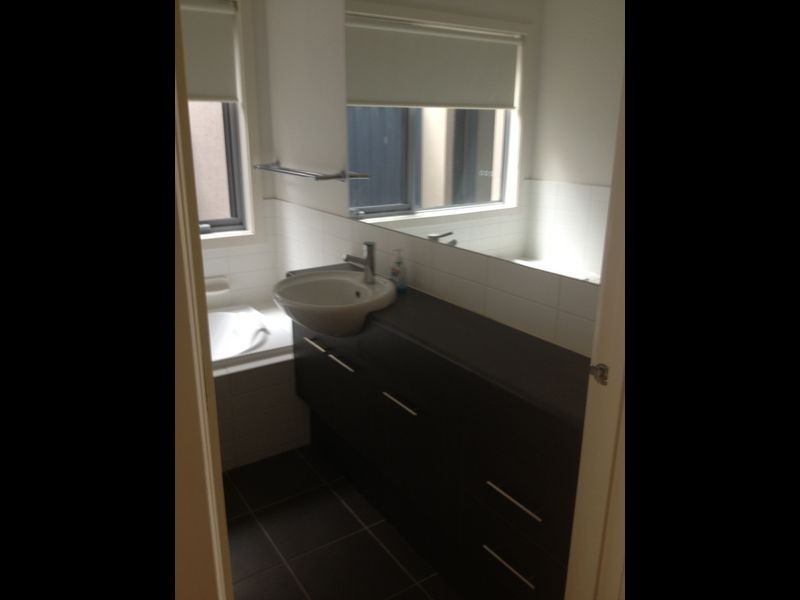 4 Acorn Lane, Pakenham VIC 3810