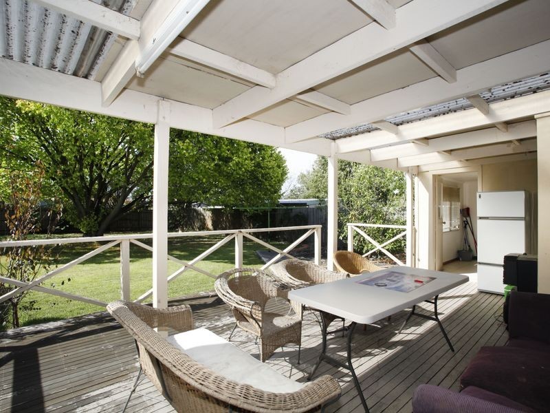 6 Thomas Street, Pakenham VIC 3810