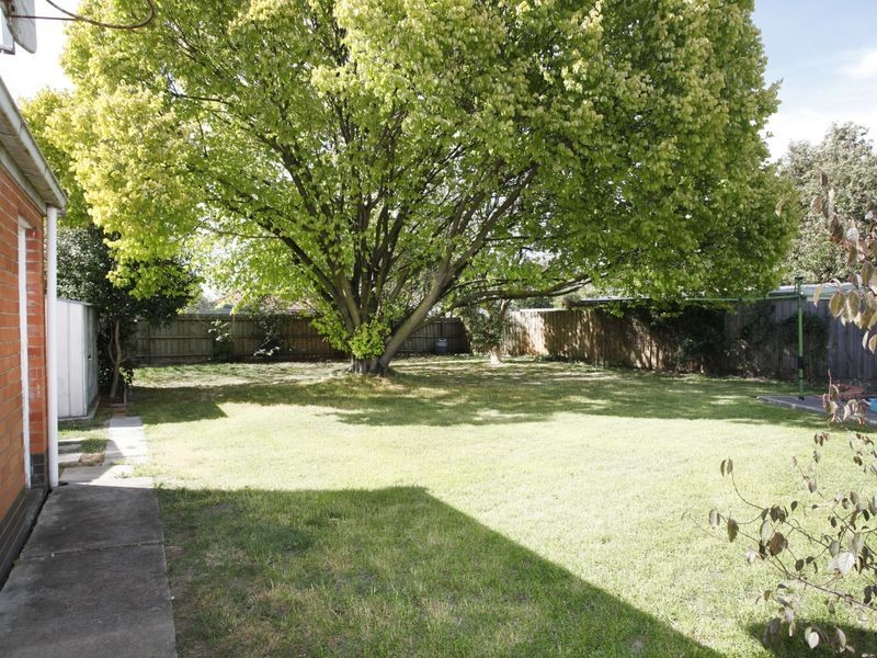 6 Thomas Street, Pakenham VIC 3810