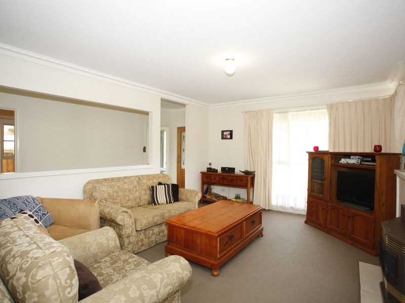 6 Thomas Street, Pakenham VIC 3810