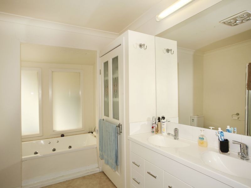 6 Thomas Street, Pakenham VIC 3810