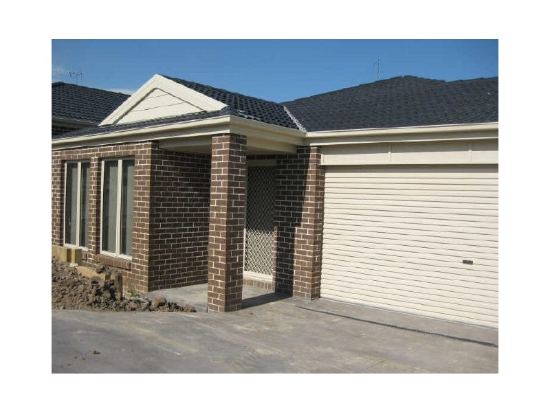 1/1000 Leigh Drive, Pakenham VIC 3810