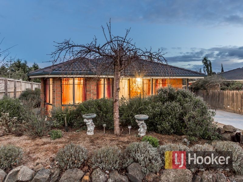 16 Ebony Drive, Pakenham VIC 3810