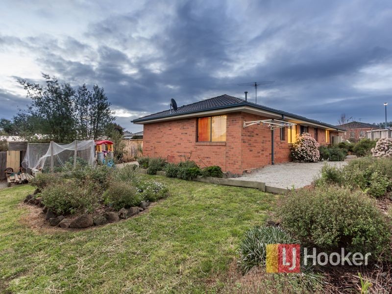 16 Ebony Drive, Pakenham VIC 3810