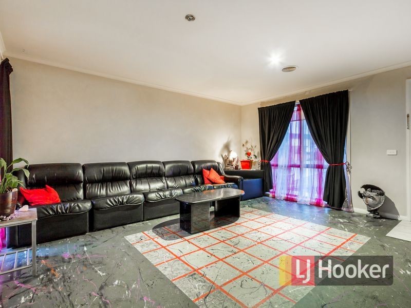 16 Ebony Drive, Pakenham VIC 3810