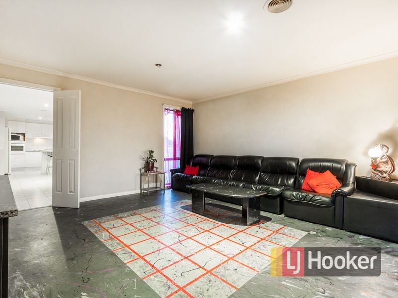 16 Ebony Drive, Pakenham VIC 3810