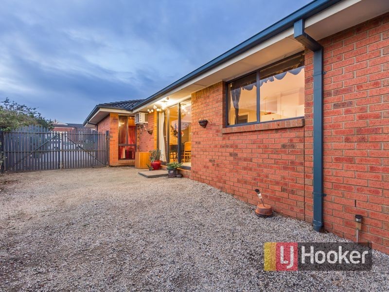 16 Ebony Drive, Pakenham VIC 3810