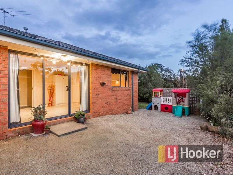 16 Ebony Drive, Pakenham VIC 3810