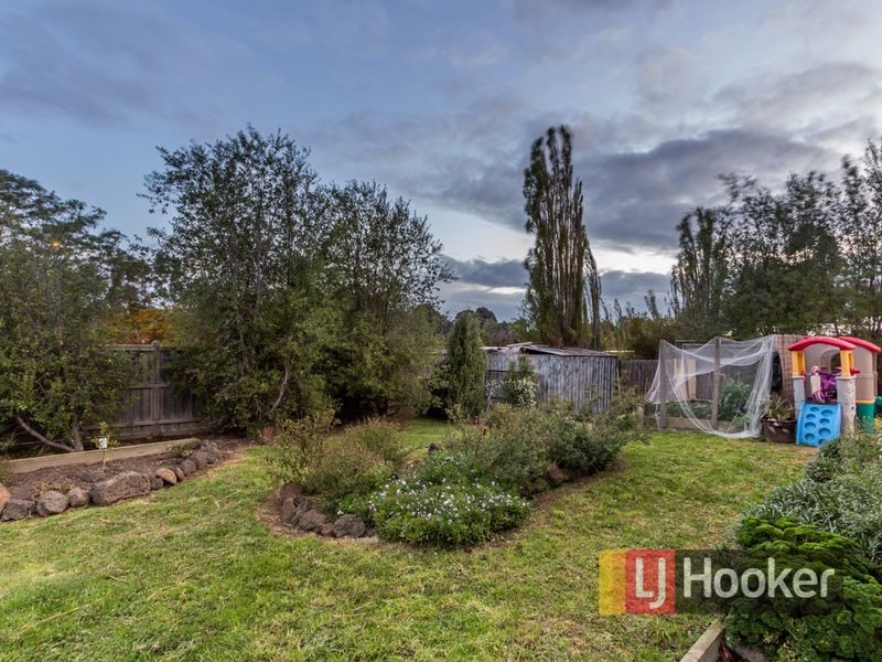 16 Ebony Drive, Pakenham VIC 3810