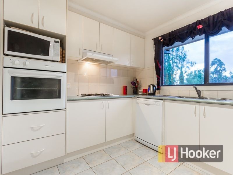 16 Ebony Drive, Pakenham VIC 3810