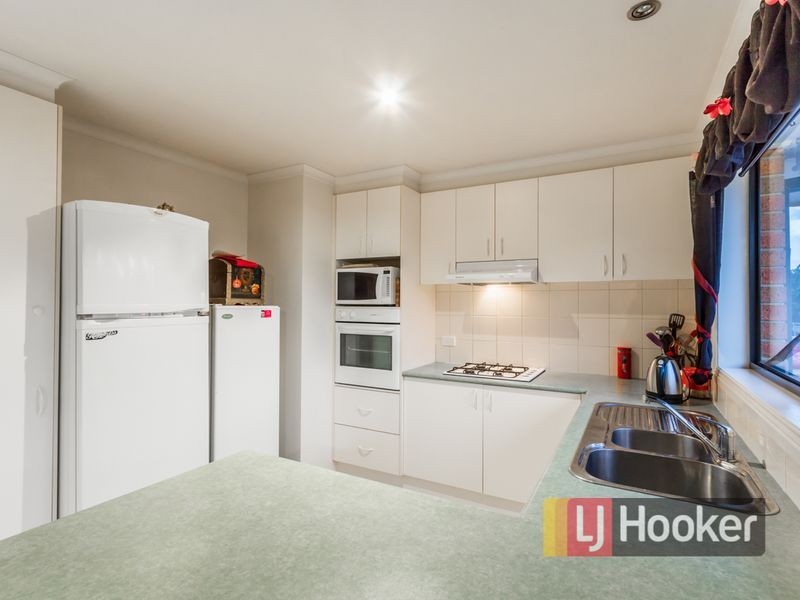 16 Ebony Drive, Pakenham VIC 3810