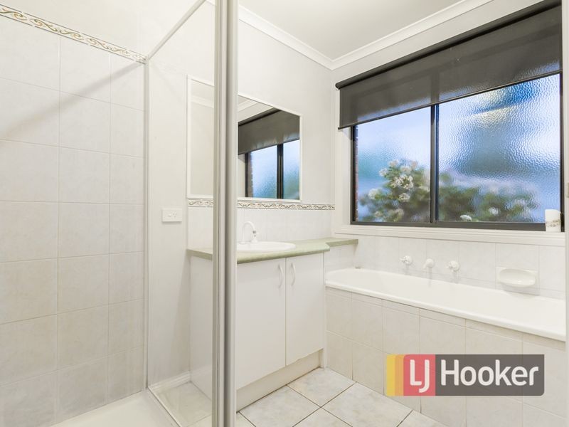 16 Ebony Drive, Pakenham VIC 3810