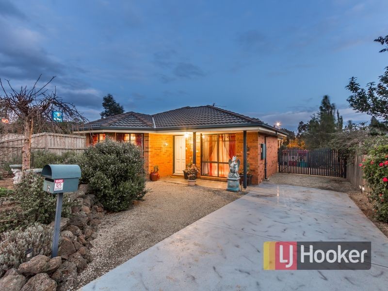 16 Ebony Drive, Pakenham VIC 3810