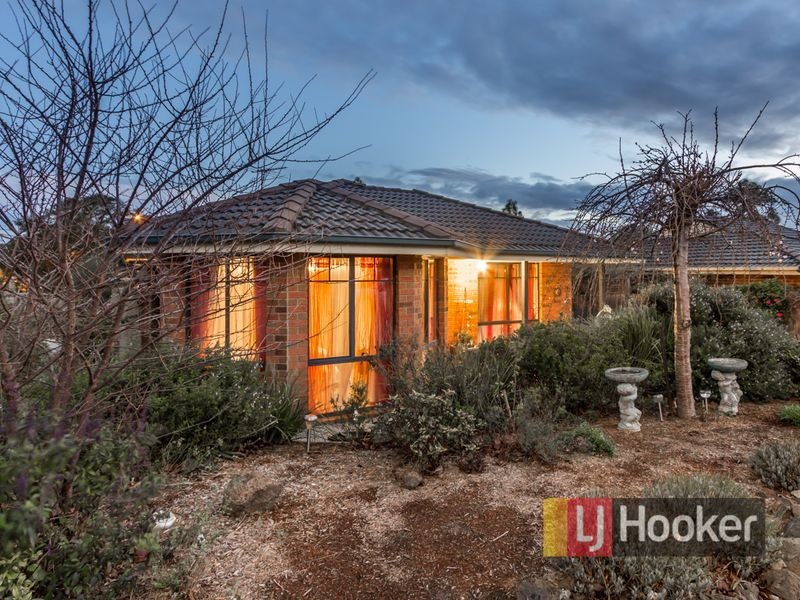 16 Ebony Drive, Pakenham VIC 3810