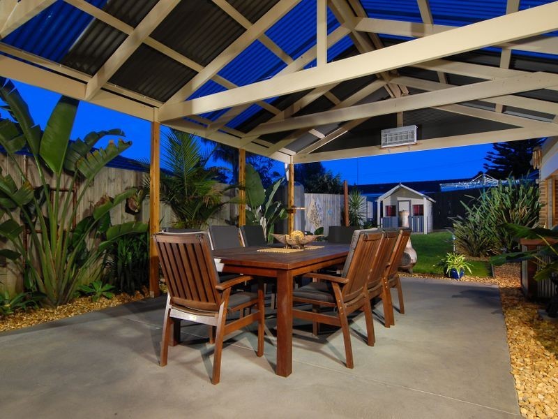 16 Rivendale Crescent, Drouin VIC 3818