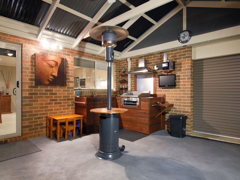 16 Rivendale Crescent, Drouin VIC 3818