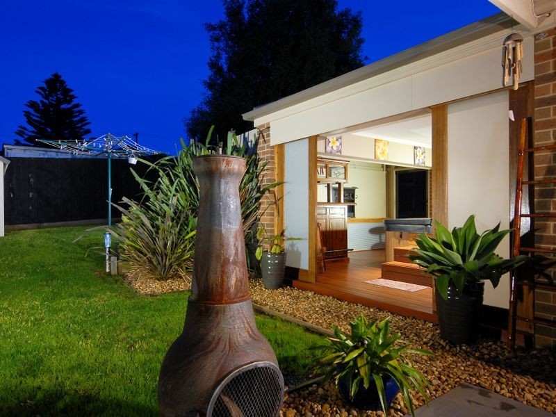 16 Rivendale Crescent, Drouin VIC 3818