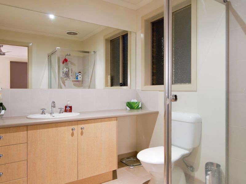 16 Rivendale Crescent, Drouin VIC 3818