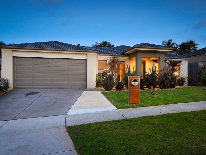 16 Rivendale Crescent, Drouin VIC 3818