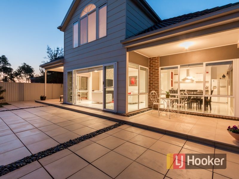 17 Clearwater Drive, Pakenham VIC 3810