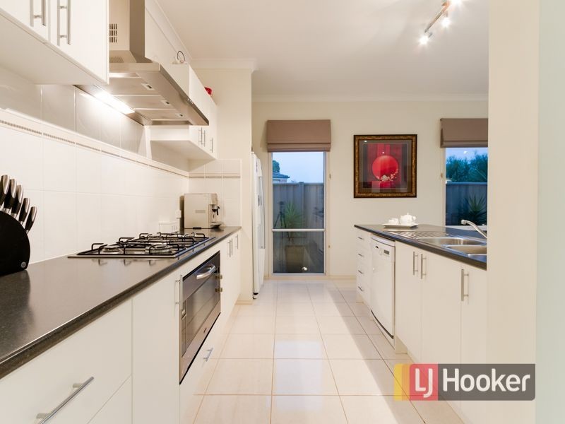 17 Clearwater Drive, Pakenham VIC 3810