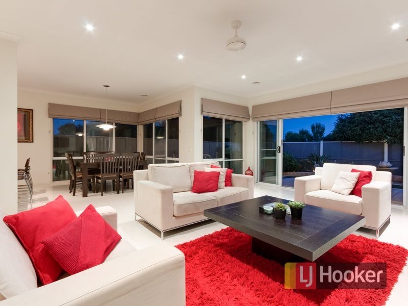 17 Clearwater Drive, Pakenham VIC 3810