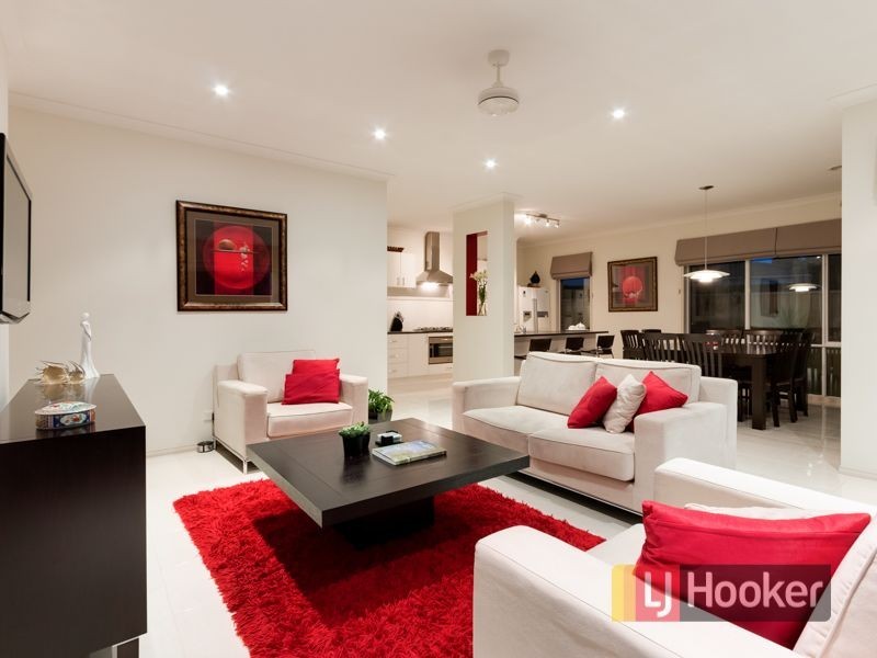 17 Clearwater Drive, Pakenham VIC 3810