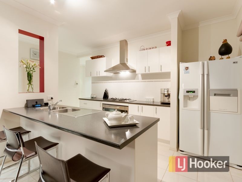 17 Clearwater Drive, Pakenham VIC 3810