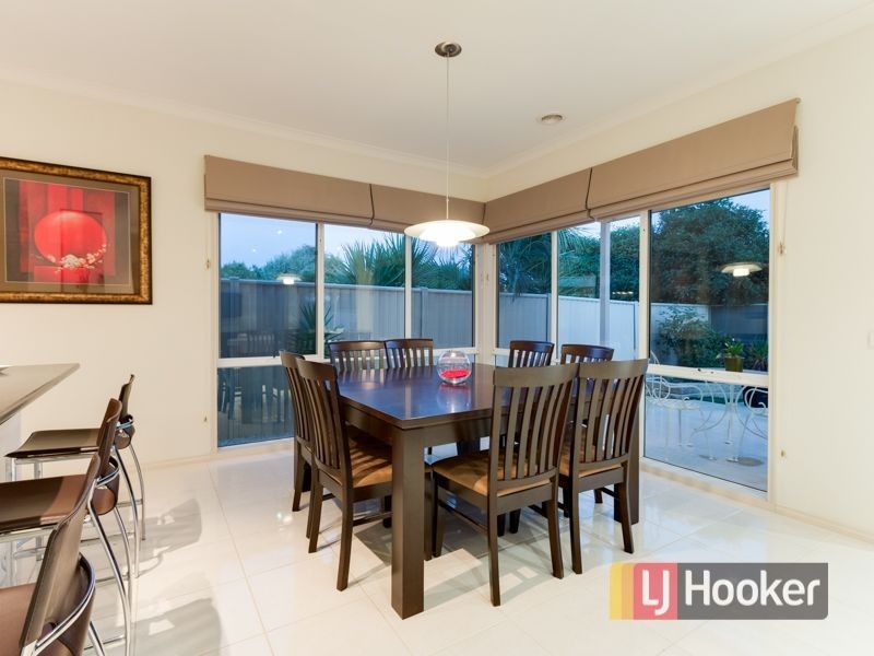 17 Clearwater Drive, Pakenham VIC 3810