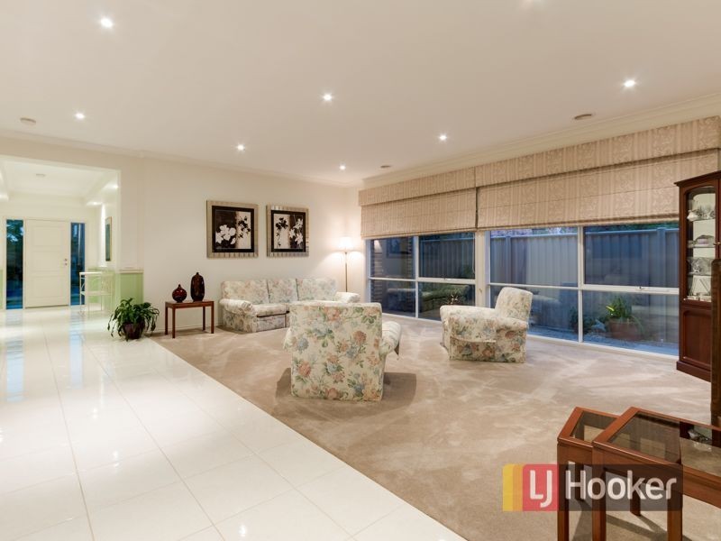 17 Clearwater Drive, Pakenham VIC 3810