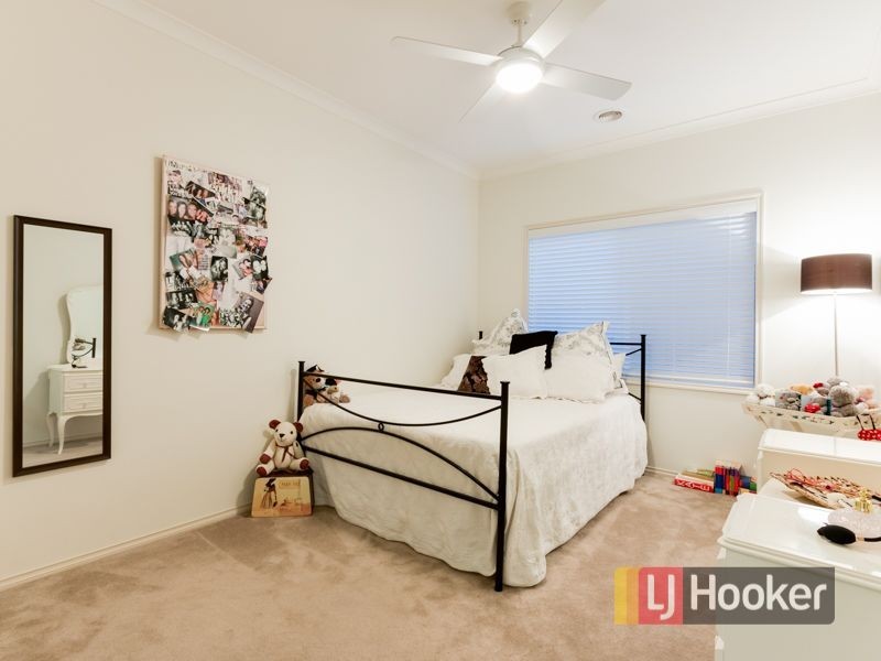 17 Clearwater Drive, Pakenham VIC 3810