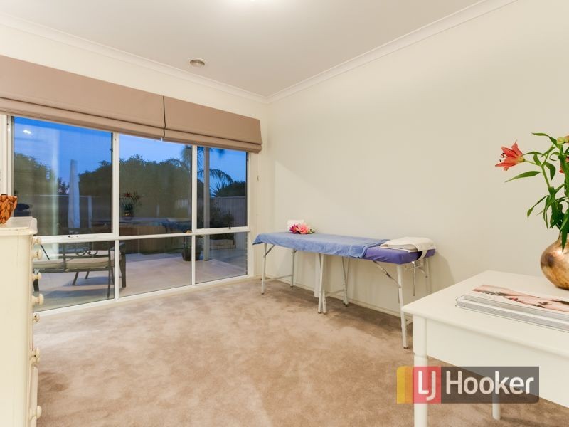 17 Clearwater Drive, Pakenham VIC 3810