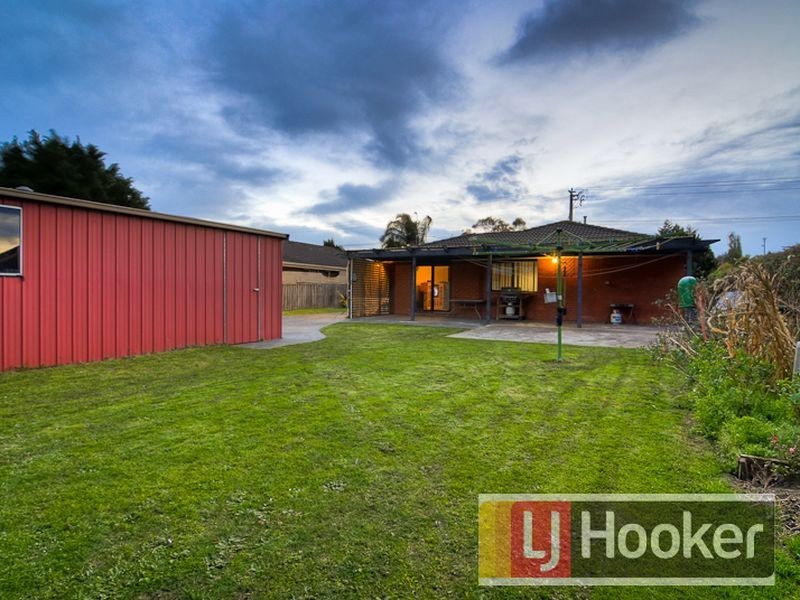 26 Dunbarton Drive, Pakenham VIC 3810