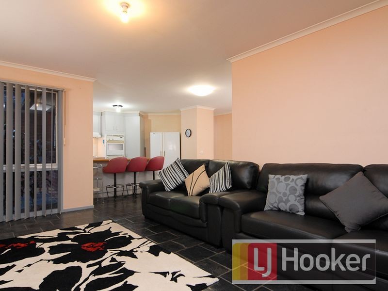 26 Dunbarton Drive, Pakenham VIC 3810