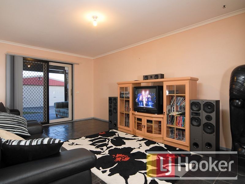 26 Dunbarton Drive, Pakenham VIC 3810