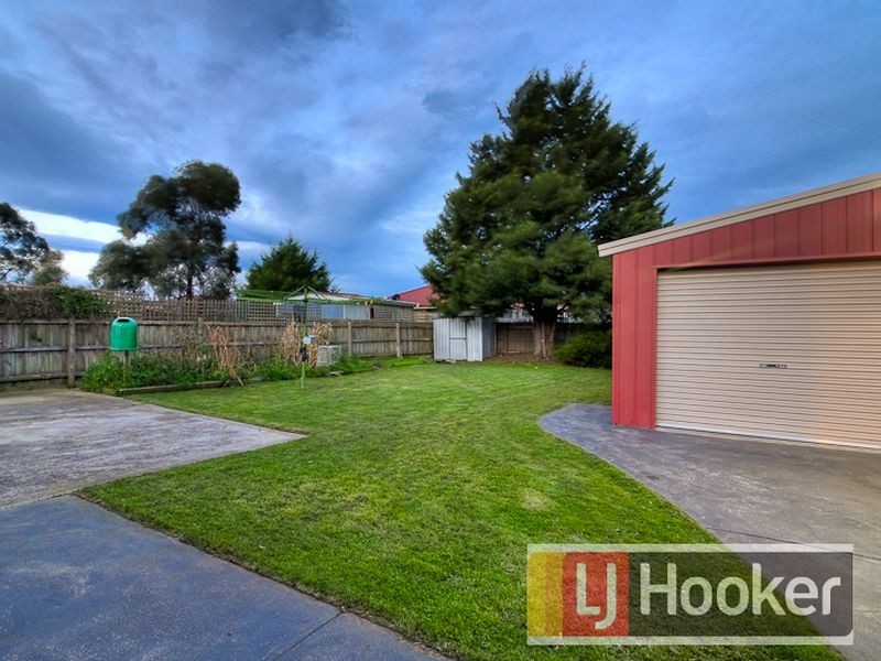 26 Dunbarton Drive, Pakenham VIC 3810