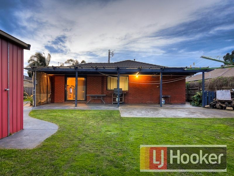 26 Dunbarton Drive, Pakenham VIC 3810